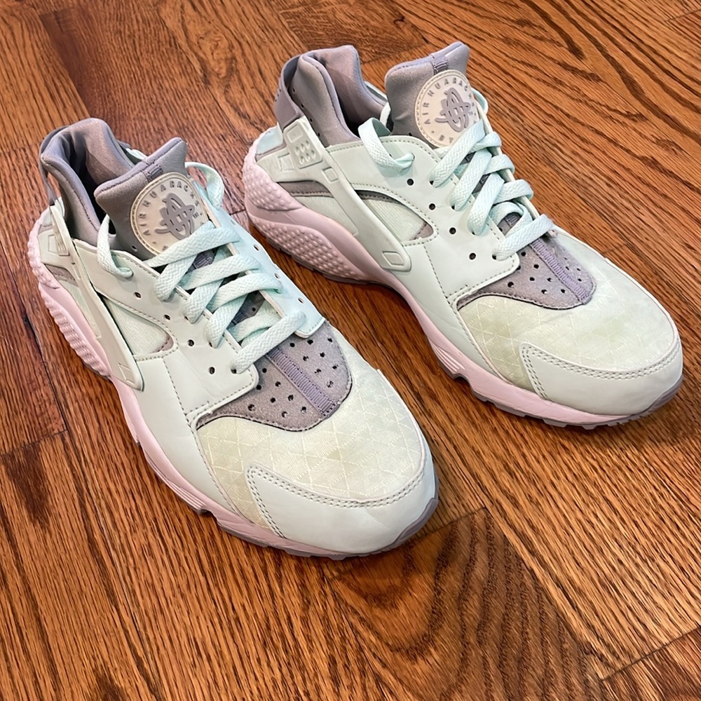 Women’s Nike Air Huarache Run Igloo Sneakers. Size 10. Excellent/Like New. - Picture 2 of 14